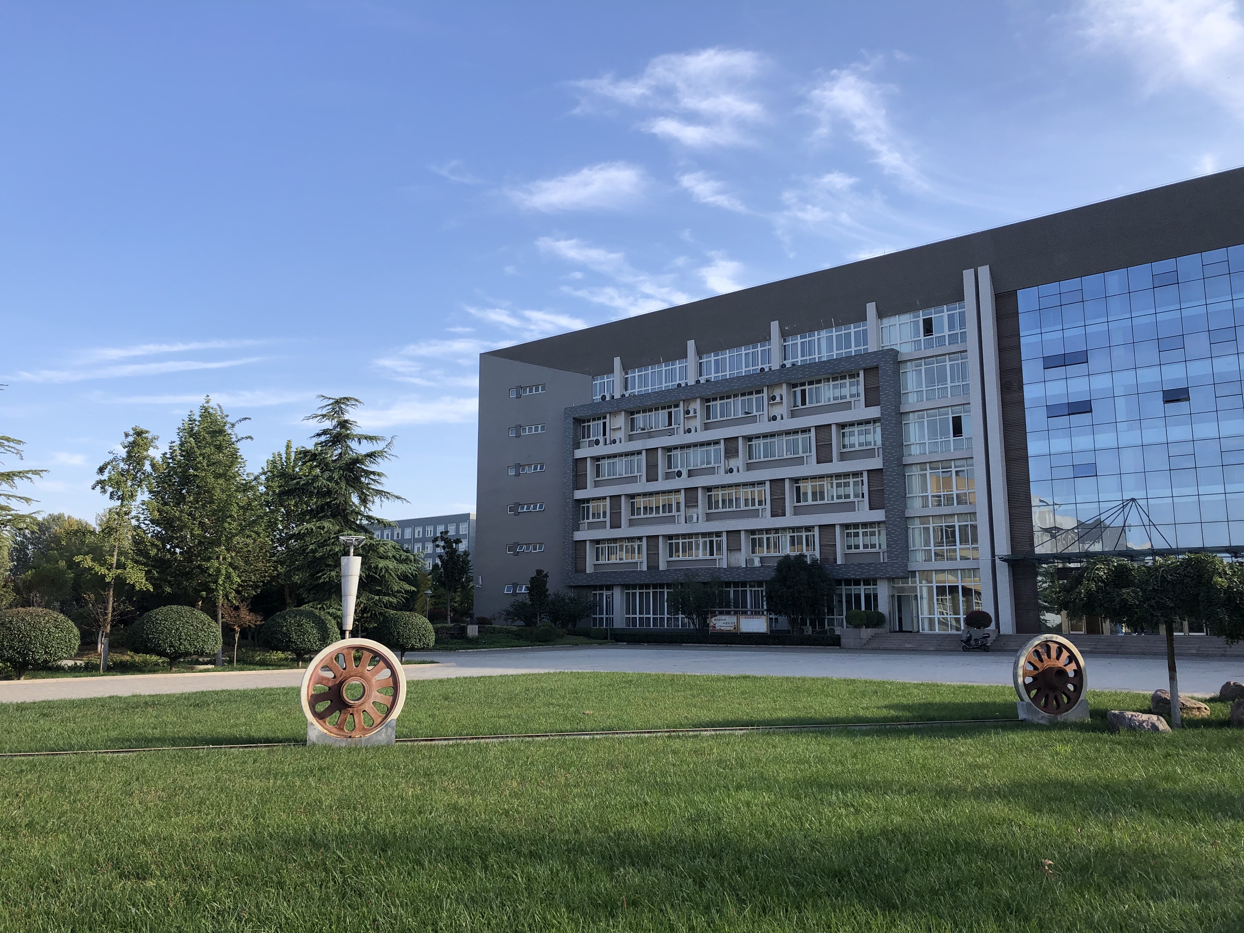 校园风景-洛阳铁路信息工程学校